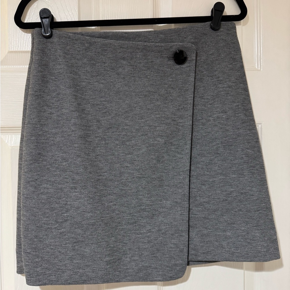 LOFT Gray Skirt with Button Accent